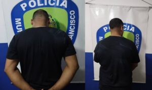 Polisur arresta a dos hombres por agresiones a un ciudadano