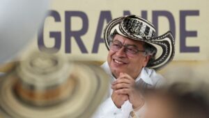 Presidente Petro apremia al ELN advirtiendo que un próximo gobierno en Colombia no negociaría