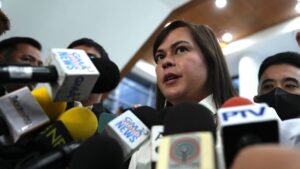 Presidente critica amenaza de asesinato de vicepresidenta