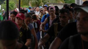 Reaparece periodista detenido. Miles siguen cruzando el Darién.