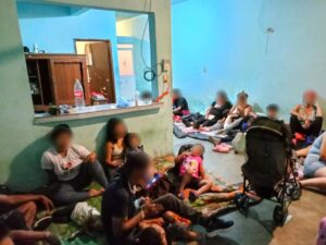 Rescatan a 25 migrantes venezolanos secuestrados en México