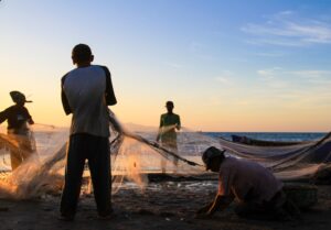 Rescataron a dos pescadores que estaban perdidos en La Guaira