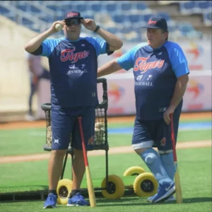 Russell Vásquez sigue sumando retos históricos como técnico