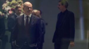 Scholz habla con Putin y le insta a terminar la guerra y a negociar la paz