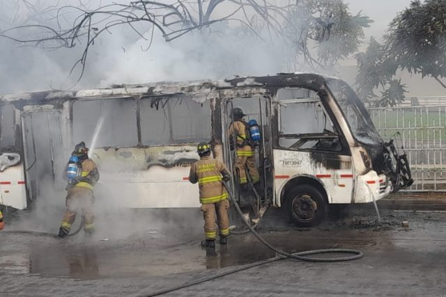 Se incendió bus de Transmetro en Barranquilla
