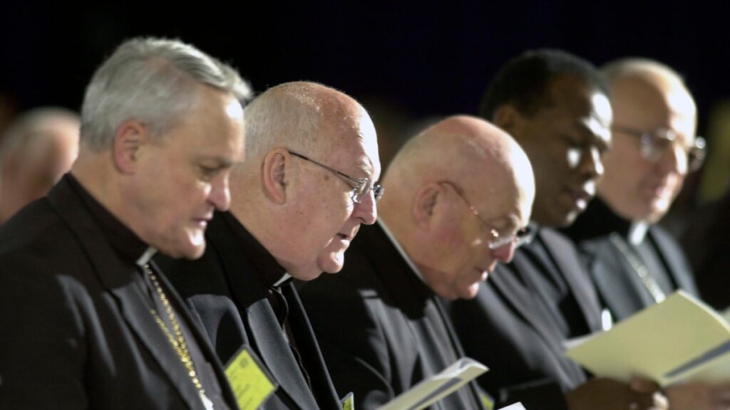 Sobrevivientes de abuso instan al Vaticano a globalizar política de tolerancia cero aprobada en EEUU