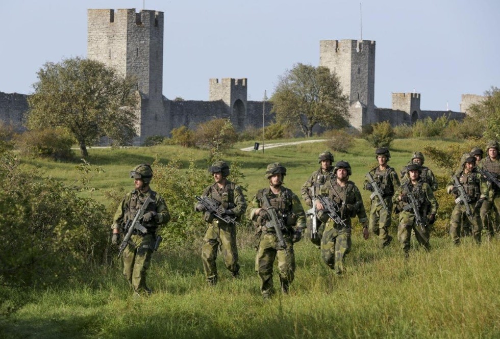 Suecia y Finlandia distribuyen entre sus ciudadanos guías para prepararse para la guerra: «La situación es grave» - AlbertoNews
