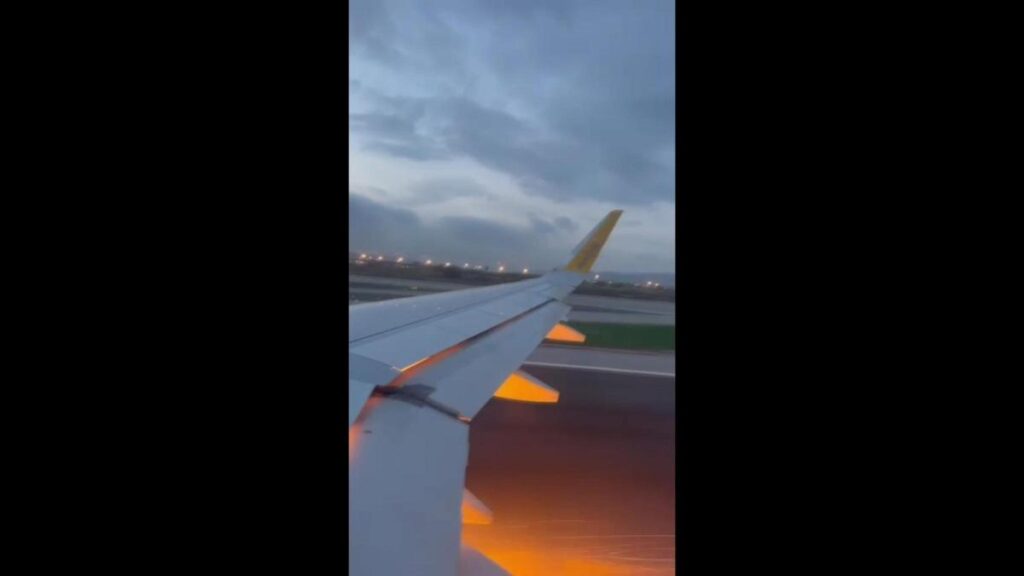 Susto en el aeropuerto de El Prat cuando un avión se ha averiado en plena maniobra de despegue