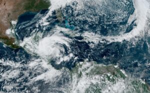 Tormenta Sara mantiene su avance y provoca alerta por fuertes lluvias en el sur de México - AlbertoNews