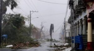 Tormenta tropical obliga a evacuar a miles de familias en Cuba