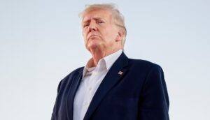 Trump amenaza a BRICS con aranceles "de 100%" si tratan de terminar con dominio del dólar - AlbertoNews