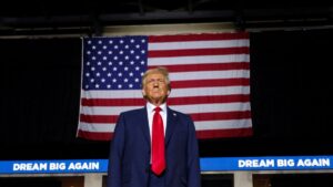 Trump amenaza con arancel de 100 % a países del BRICS si intentan sustituir al dólar estadounidense