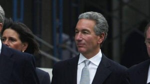 Trump elige a Charles Kushner como embajador de Francia