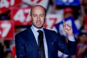 Trump elige a Stephen Miller como subdirector de política de la Casa Blanca