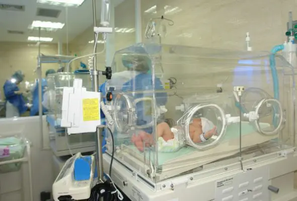 Unidad Clínica de Neonatología cuenta con 25 enfermeras diplomadas en cuidados críticos