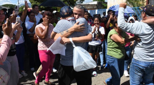 Unos 131 presos políticos fueron excarcelados