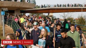 Valencia: La “pasarela de la solidaridad”, la oleada de voluntarios que están llegando para ayudar a las víctimas del desastre provocado por la DANA