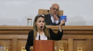 Varela propone eliminación de documentos de identificación de empresarios que traicionaron al país