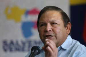 Velásquez rechazó llamado a diálogo de Rosales con el chavismo