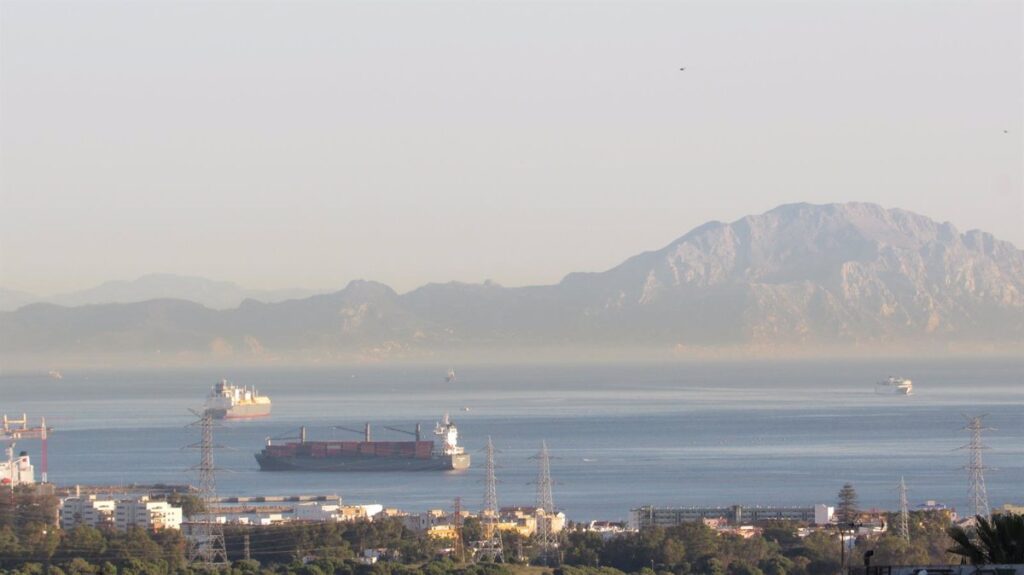 Verdemar-Ecologistas en Acción alerta de un "vertido de 600 toneladas de parafina" en el Estrecho de Gibraltar
