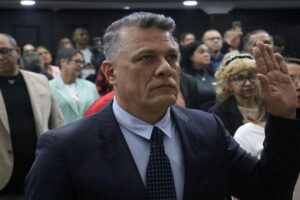 Vizcaíno promete cuidar bienes nacionales tras designación como contralor