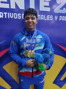 Zadquiel Moreno triple dorado en 96 kg