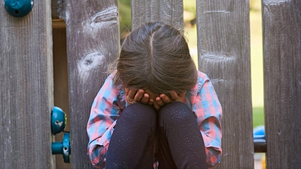 autoridades rescatan a menor de 4 años que estaba deambulando por las calles