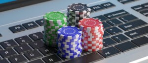 disfruta del blackjack en línea con criptomonedas en Bombastic