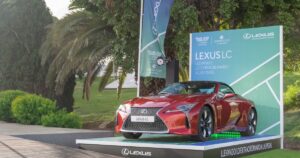 el Lexus LC es también el transporte de los jugadores