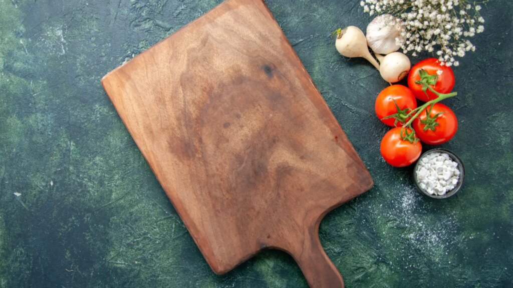 lo que deberías usar para desinfectar una tabla de cortar de madera