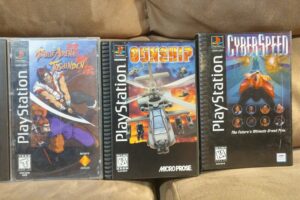 no tenían dónde meter los juegos de PS1, así que compraron miles de cajas de Sega Saturn