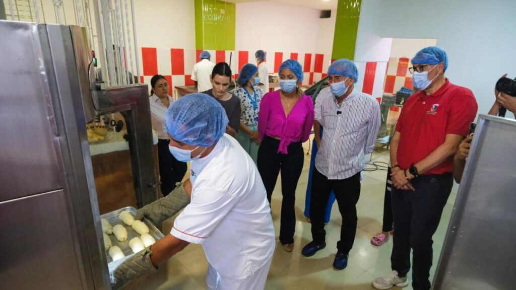 panadería atendida por pospenados en Villa San Carlos