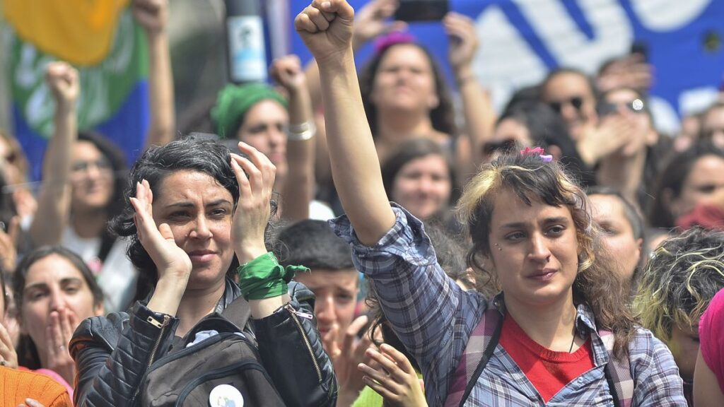 qué es el movimiento feminista 4B, que despertó tras los resultados electorales