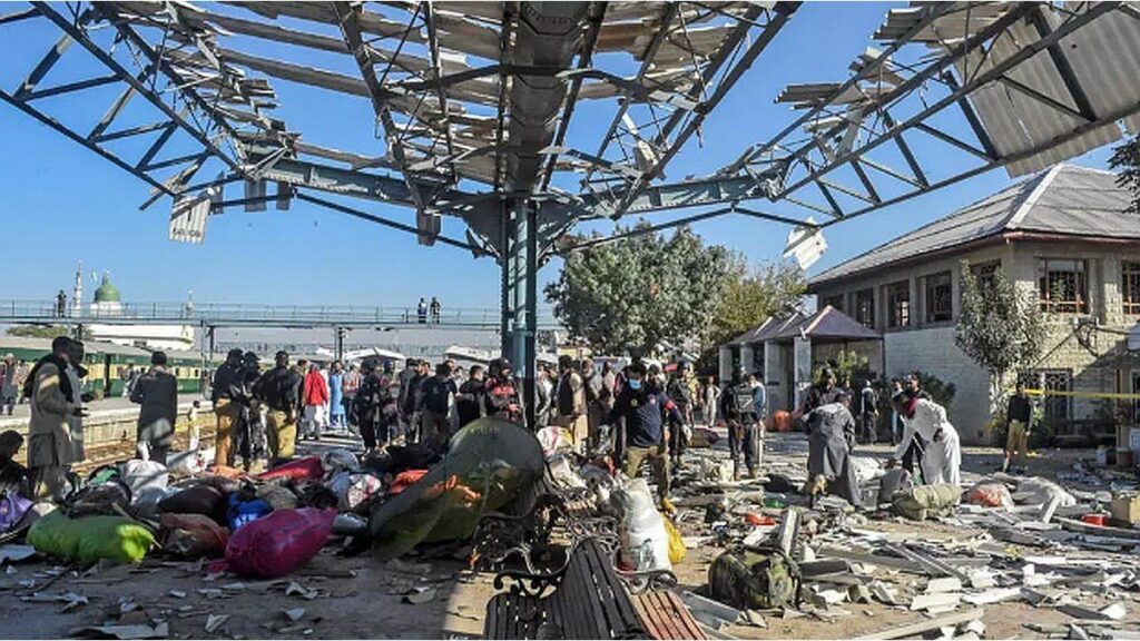 una bomba en una estación de trenes deja al menos 24 muertos