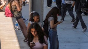 ¿Cuándo deberían entrar los niños en redes sociales? Australia propone prohibirlo hasta los 16 años