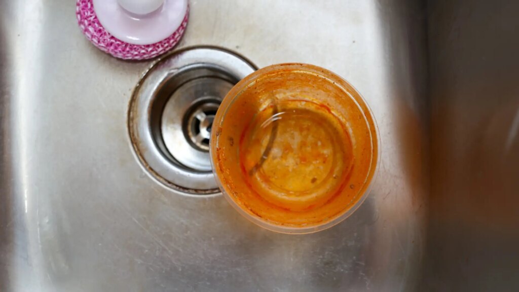 ¿Cómo quitar las manchas de tomate de los tupper? Dos trucos efectivos
