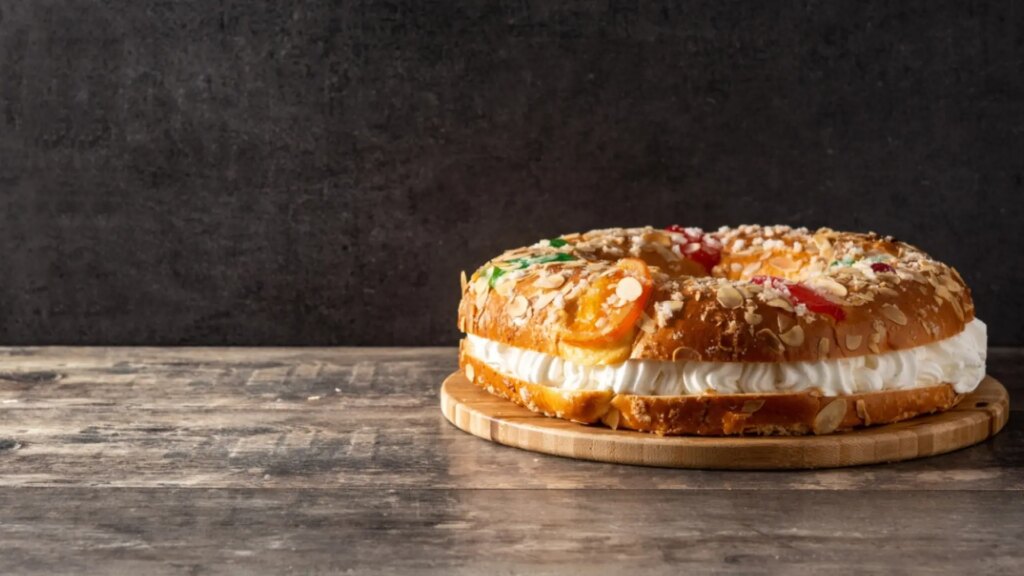¿Por qué se coloca una sorpresa en el Roscón de Reyes? La verdadera historia de la tradición