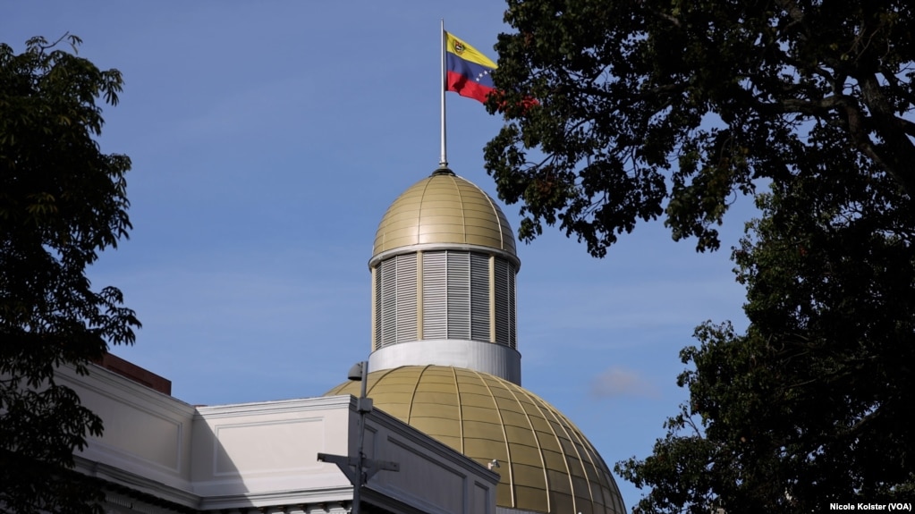 ¿Qué pasa con el Parlamento de 2015 en Venezuela y por qué genera críticas de la propia oposición?