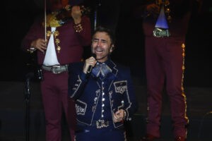 Alejandro Fernández abre Starlite Christmas en Madrid con un tributo a México y a su padre