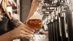 Los tres motivos por lo que debes tomar la cerveza en vaso