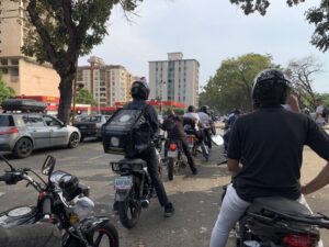 A menos de 48 horas para finalizar el año, usuarios reportan colas para surtir gasolina