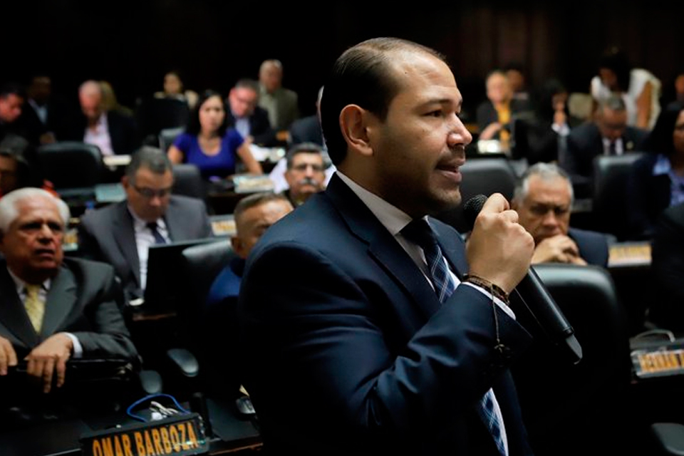 AN 2015 juramentó a Marco Aurelio Quiñones en la segunda vicepresidencia 