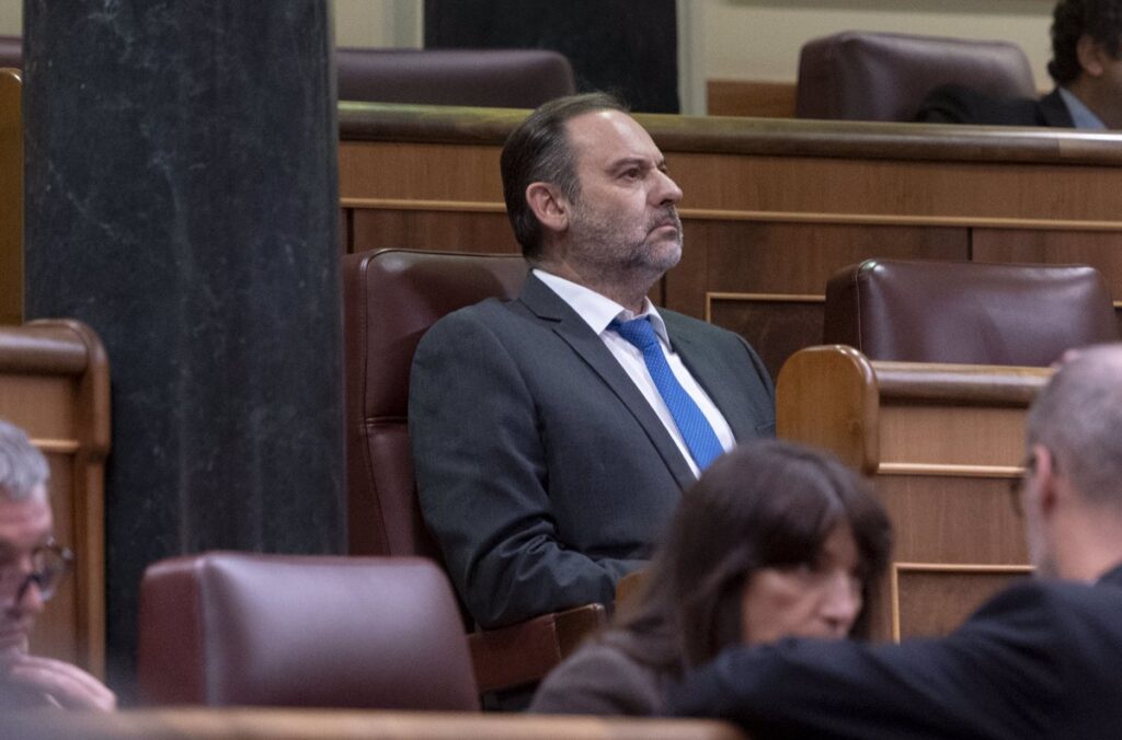 Ábalos acepta finalmente declarar de forma voluntaria el próximo jueves y el Supremo le vuelve a citar para ese día