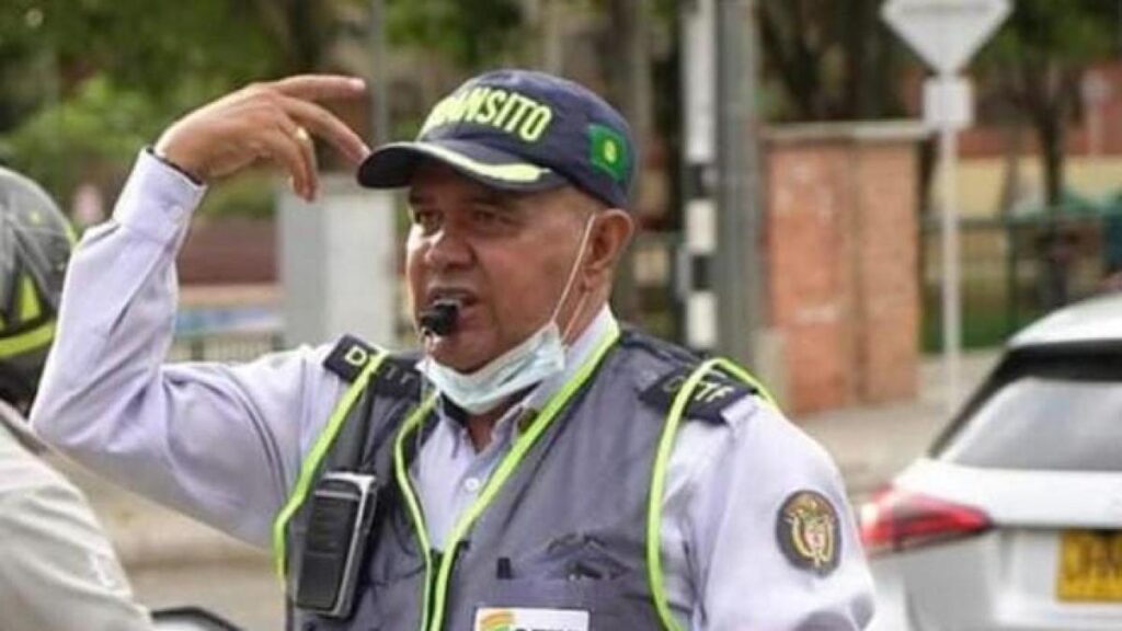 Agente de tránsito de Floridablanca tiene muerte cerebral al ser arrollado por moto en retén