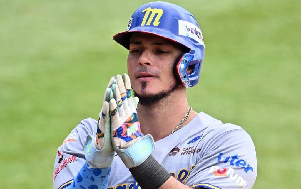 Alberth Martínez se convirtió en el rey de los jonrones del Magallanes en la barrida ante Caribes - AlbertoNews