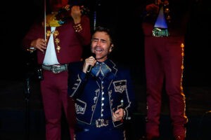 Alejandro Fernández abre Starlite Christmas en Madrid con un tributo a México y a su padre