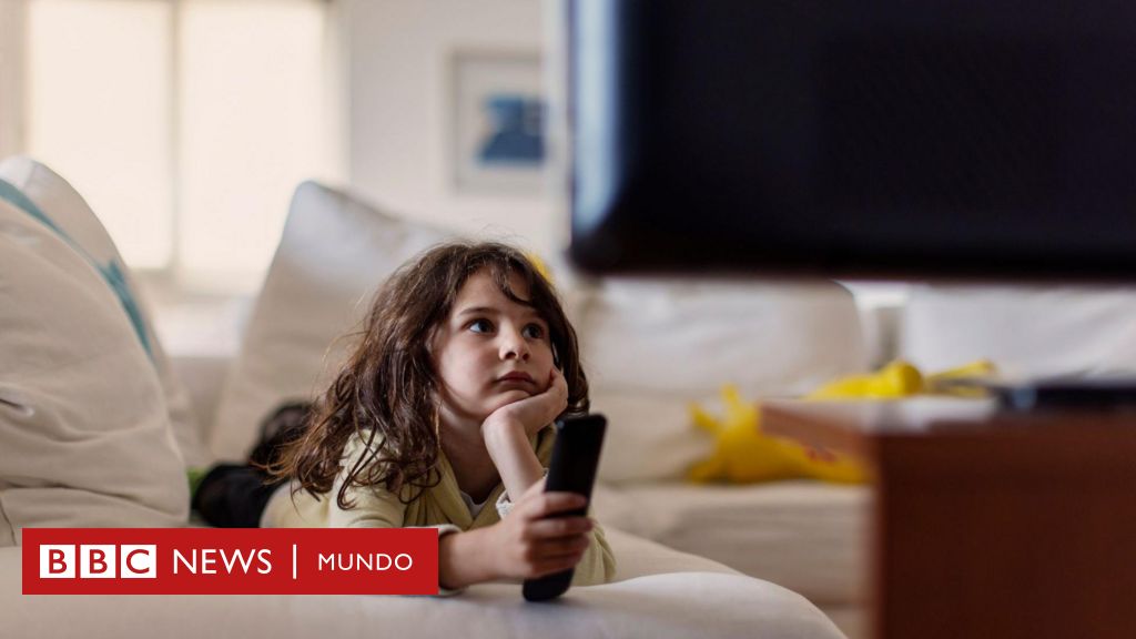 "Aprendizaje estadístico": por qué los niños pequeños quieren ver una y otra vez los mismos episodios de televisión o leer los mismos libros
