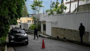 Argentina denuncia hostigamiento a opositores venezolanos refugiados en embajada de Caracas