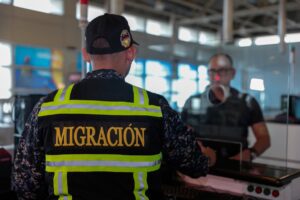 Argentina sugiere a sus ciudadanos "evitar viajar" a Venezuela por la situación del país