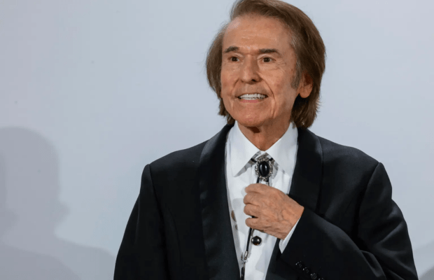 Aseguran que Raphael está » tranquilo y consciente» tras percance de salud